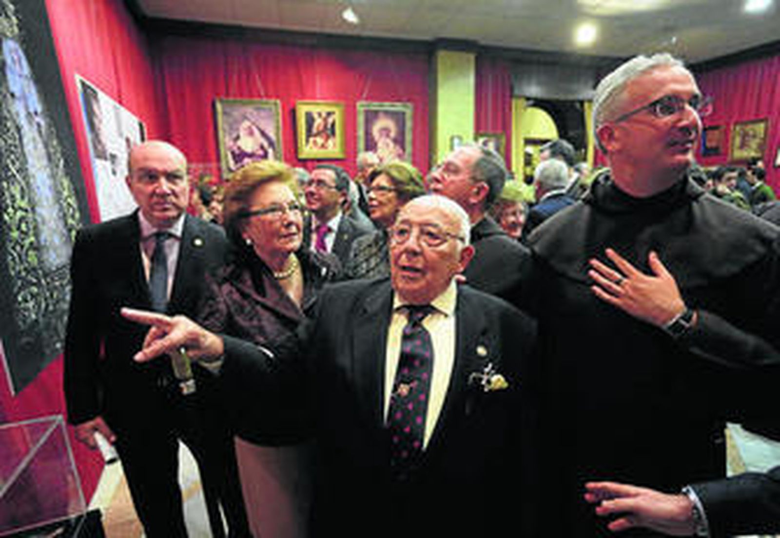 Pepe Garduño y su mujer Leonor, durante la inauguración de la exposición.