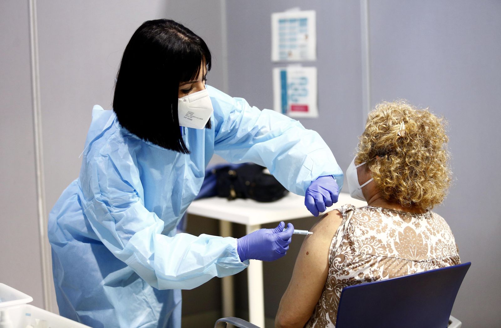 La vacunación del Palacio de Ferias de Málaga, en fotos