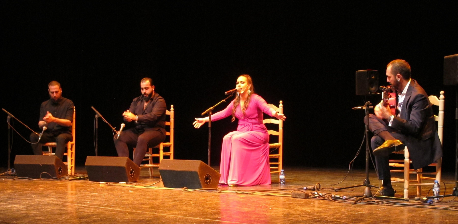 Actuación de María Terremoto en Vera.