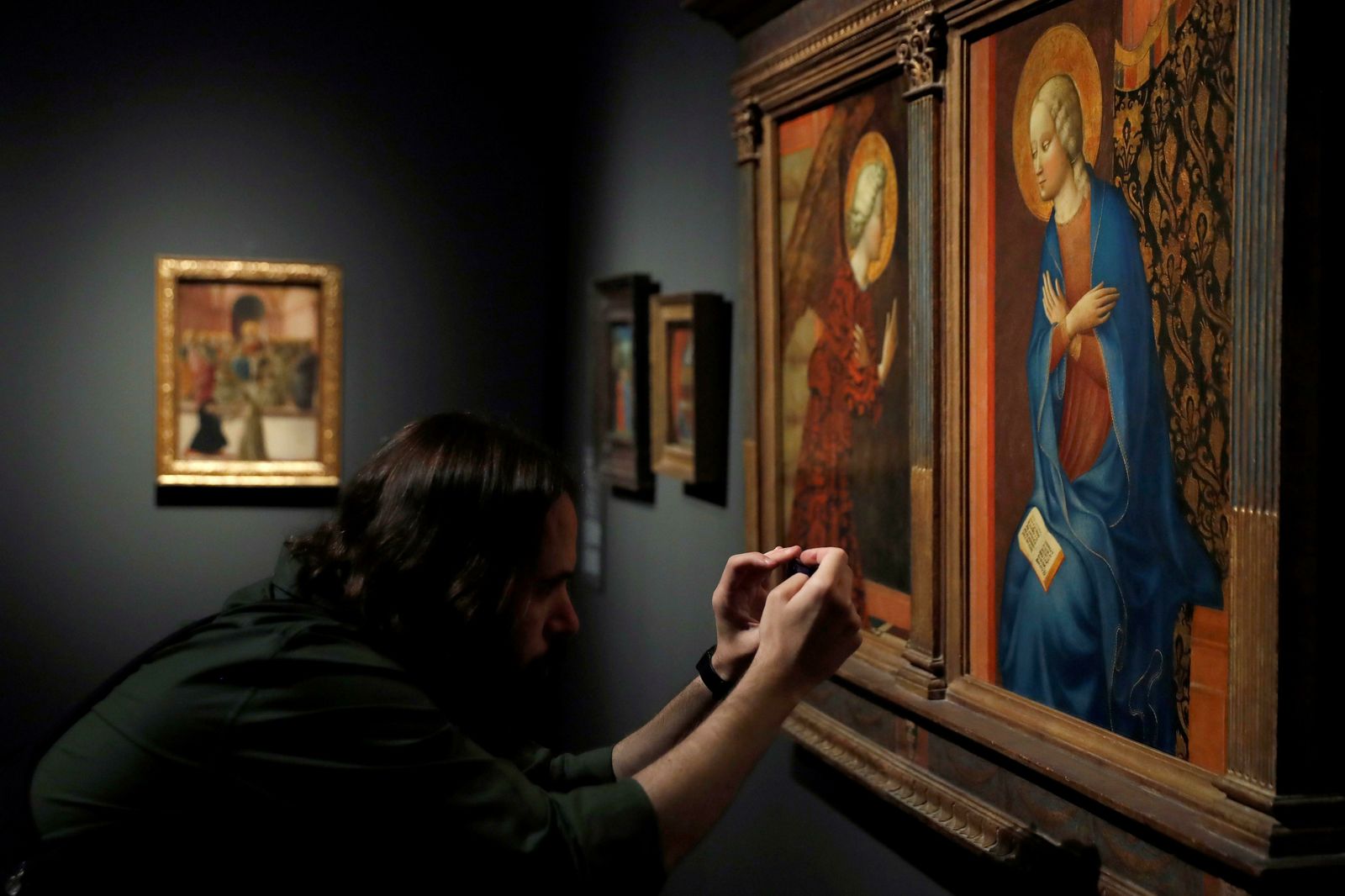 'El Arcángel Gabriel', obra de Masolino incluida en la muestra.