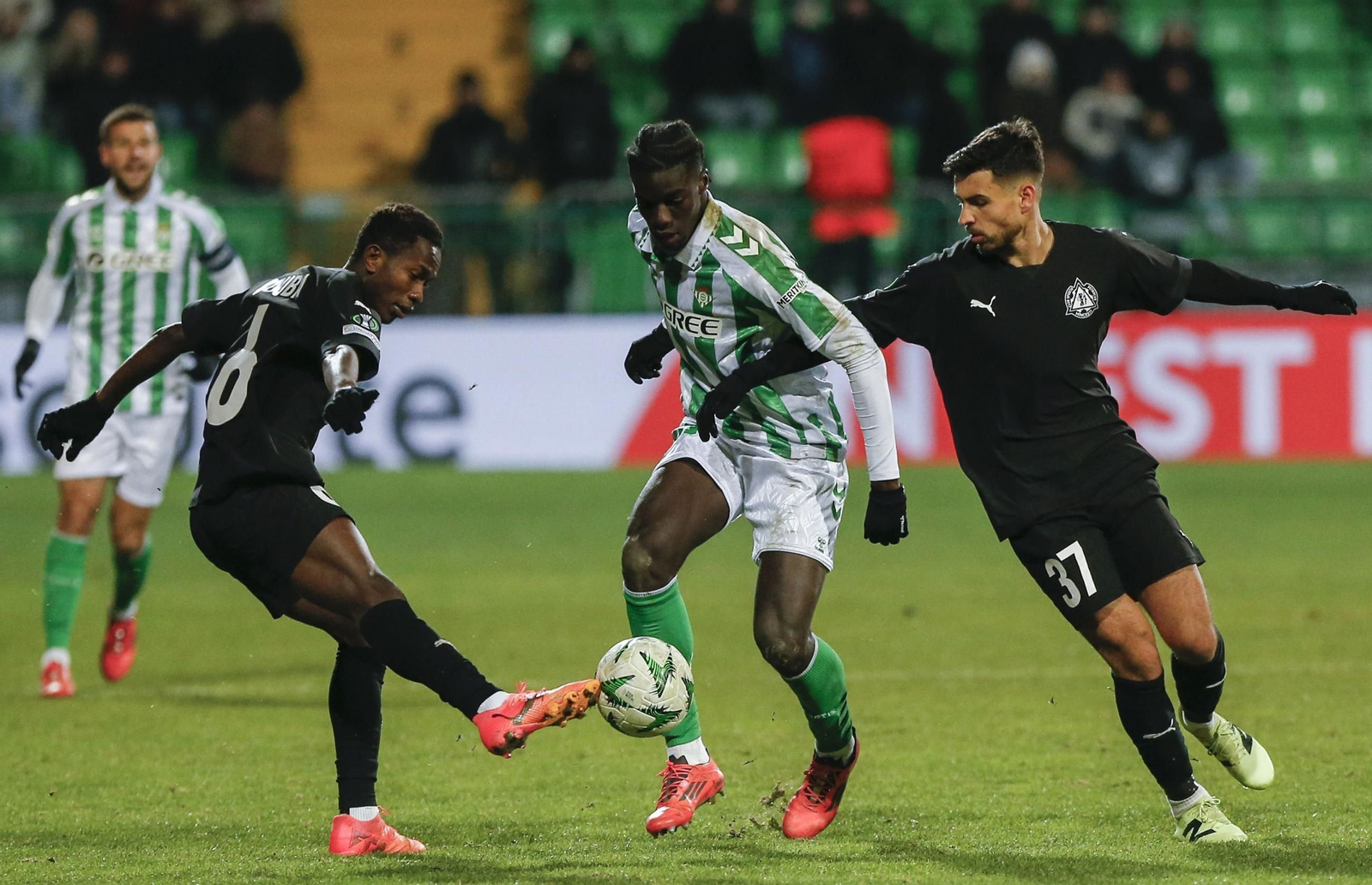 Las fotos del Petrocub-Betis de Conference League