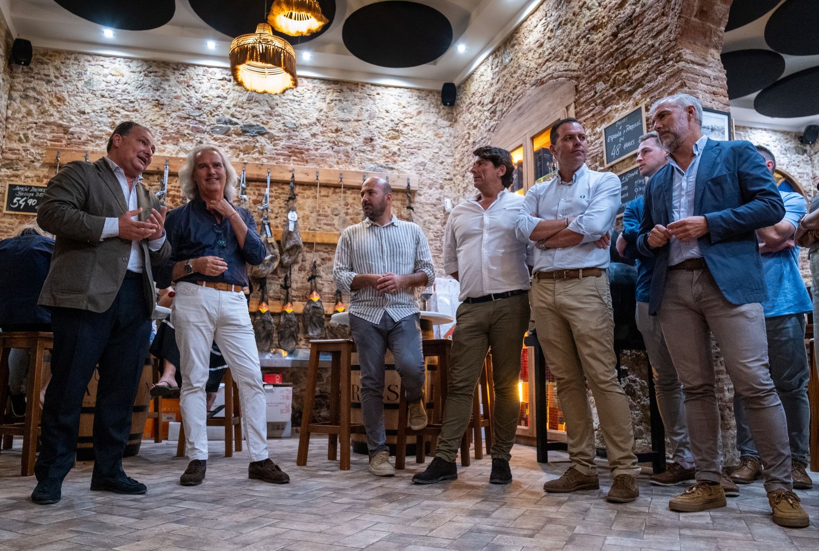 Touroperadores de golf reunidos con el presidente de la Diputación de Huelva.