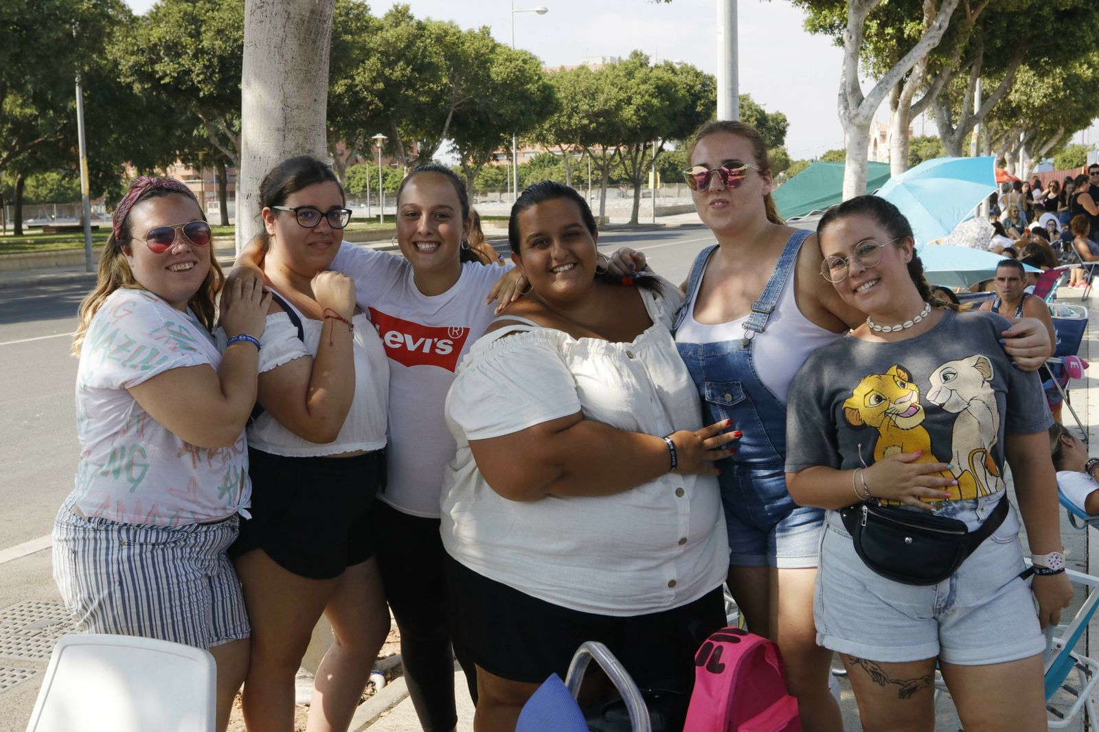 Fotogalería de los fans que esperan en cola para el concierto de David Bisbal