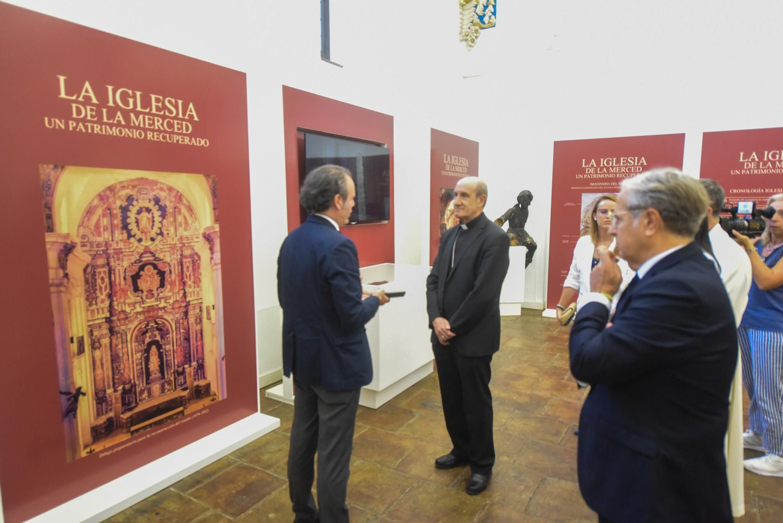La bendición del retablo de la iglesia de la Merced de Córdoba tras su recuperación, en imágenes