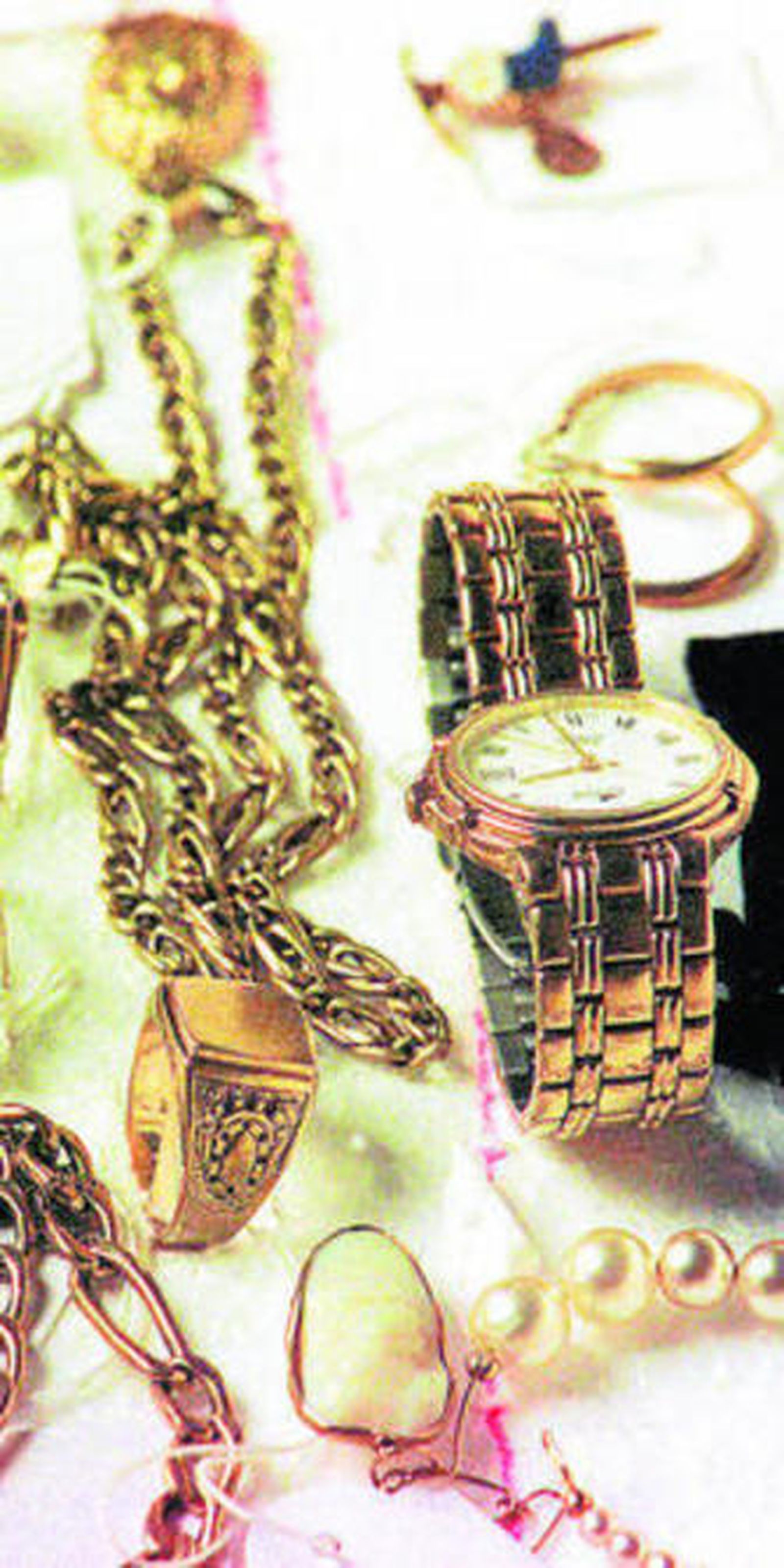 Casi siempre se guardan las joyas en el dormitoria principal.