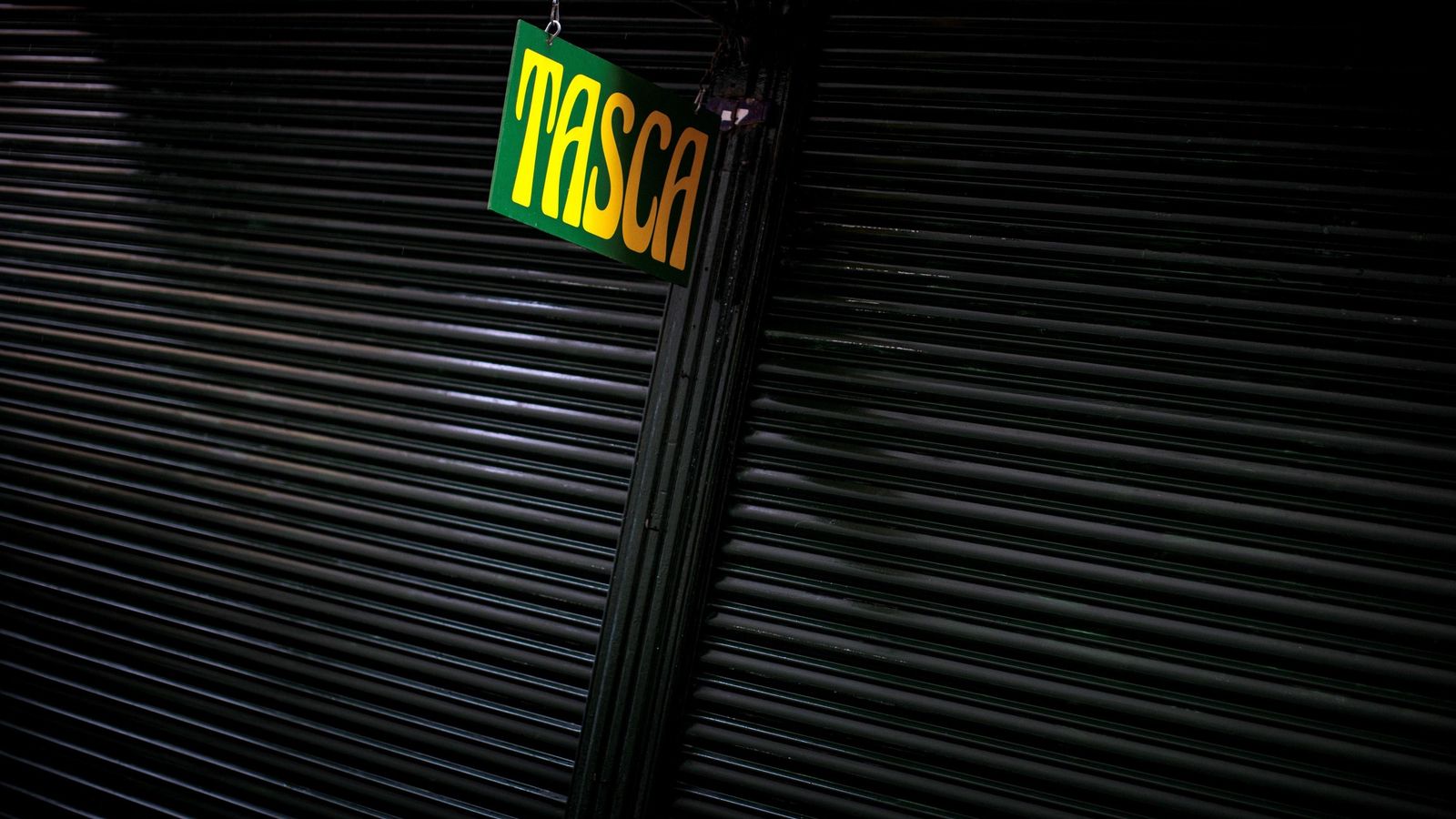 Cierre de hostelería y toda actividad no esencial.