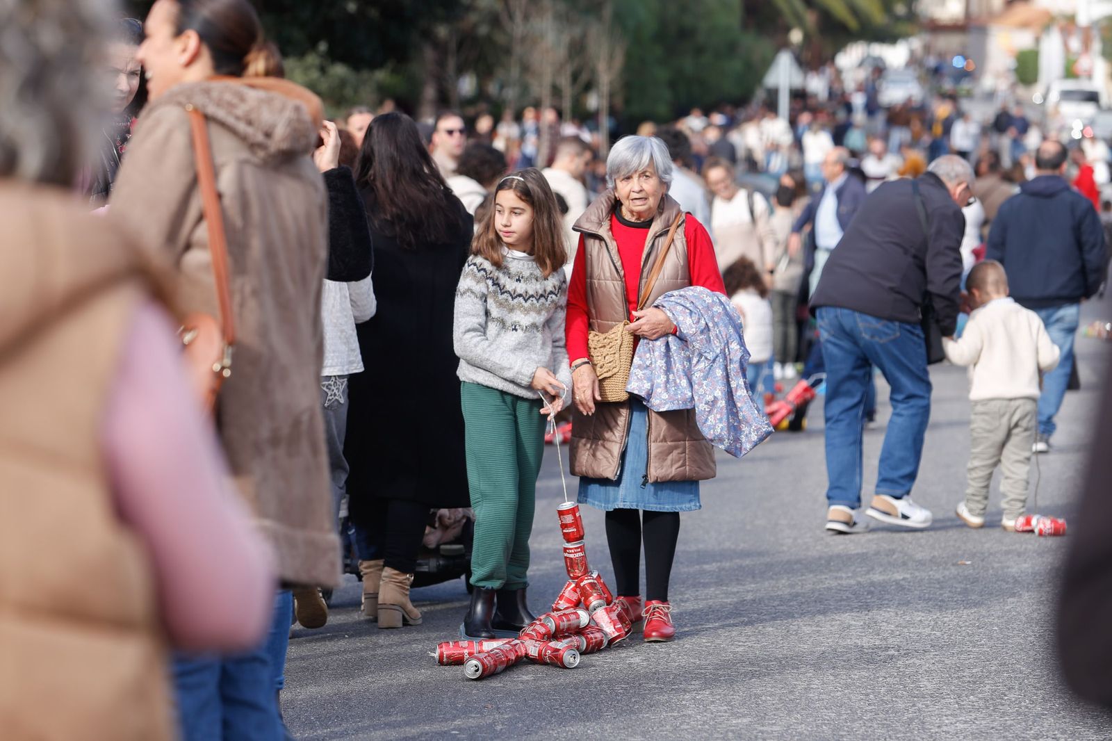 Búscate en las fotos del arrastre de latas 2026 en Los Barrios