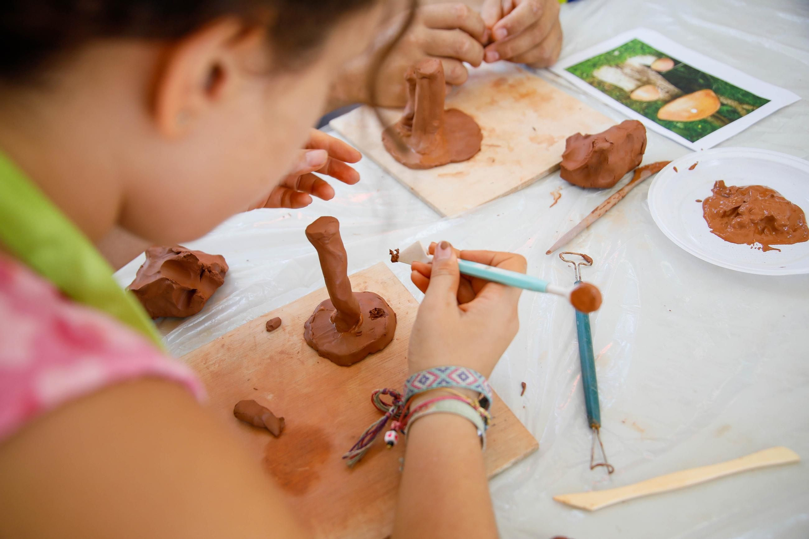 Los talleres infantiles de cerámica de 'Alfaralmería', en imágenes