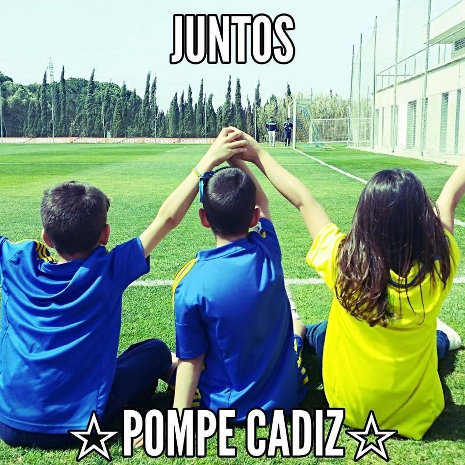 Alfonso, en el centro, es un auténtico forofo del Cádiz C.F.