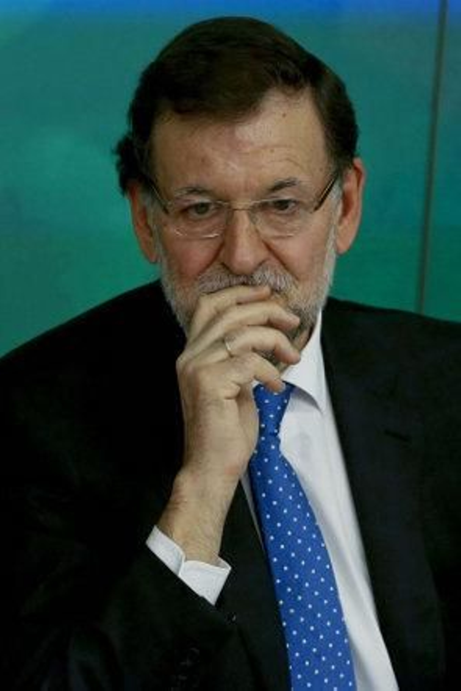 Rajoy no hará cambios en el Gobierno y entiende la pérdida de apoyo del PP