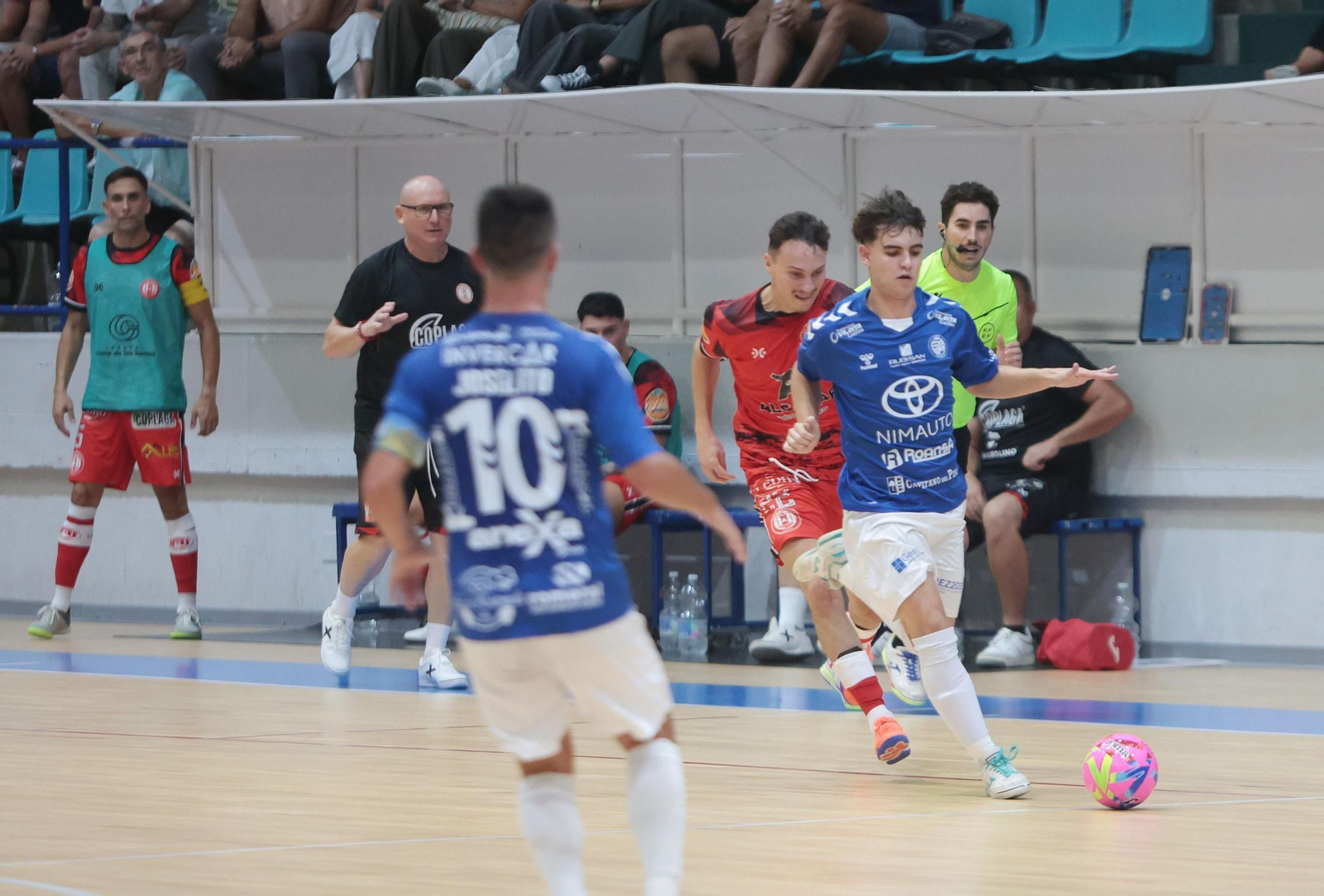 Imágenes del encuentro Xerez Toyota-Alchoyano en el Polideportivo Ruiz-Mateos de Jerez