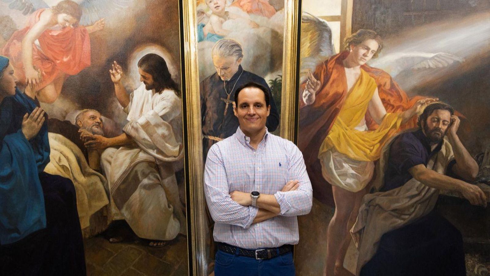 Raúl Berzosa, autor del cartel conmemorativo del centenario de la Agrupación de Cofradías de Málaga