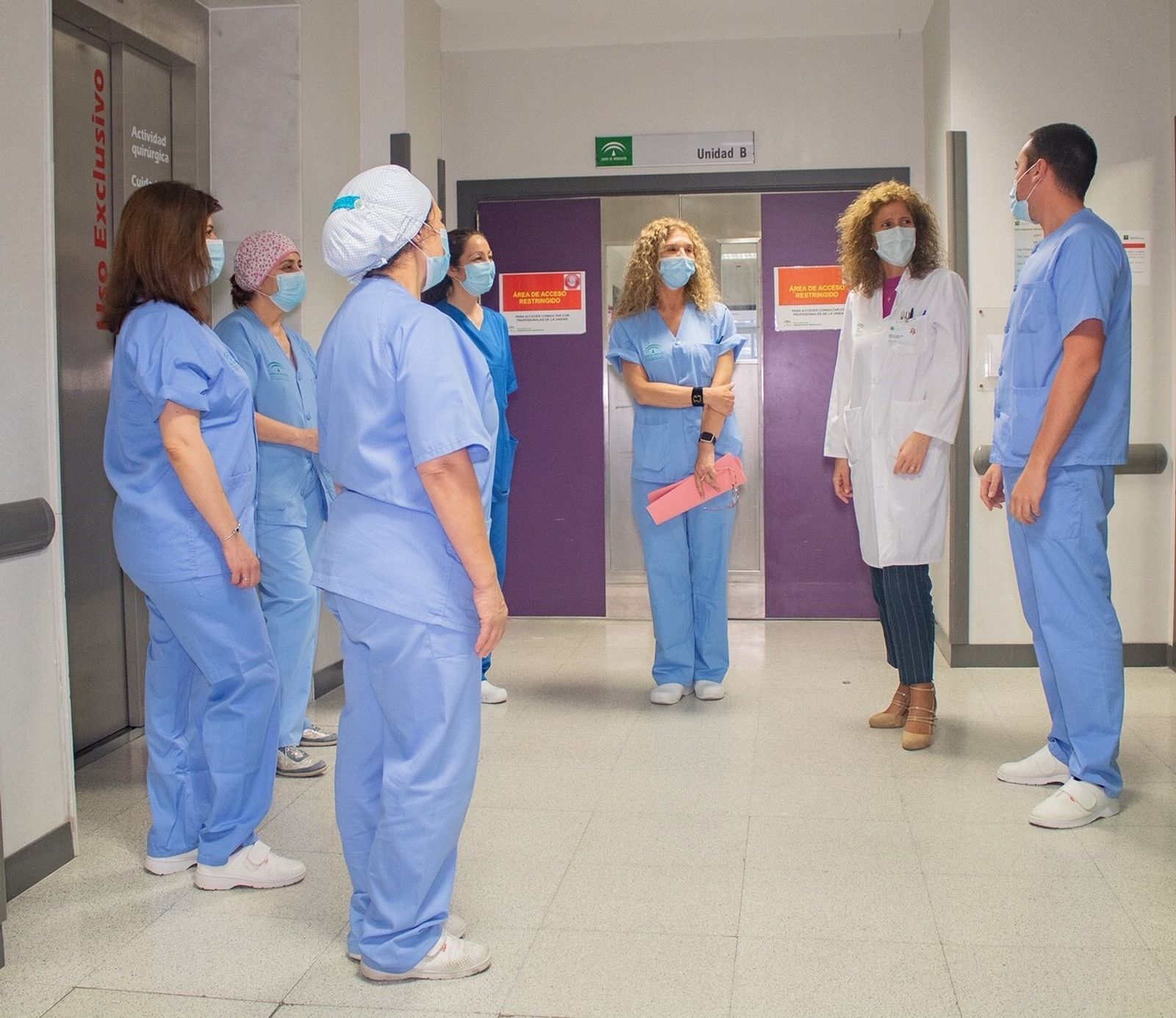El equipo de la UCI que estará impartiendo durante todo el verano los talleres de formación frente al Covid-19.