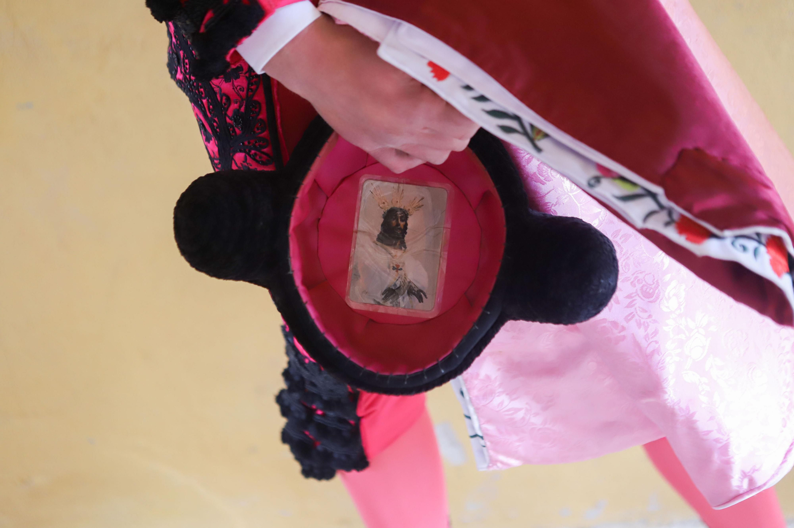 Imágenes de la novillada previa a la Semana Santa en la plaza de toros de La Línea