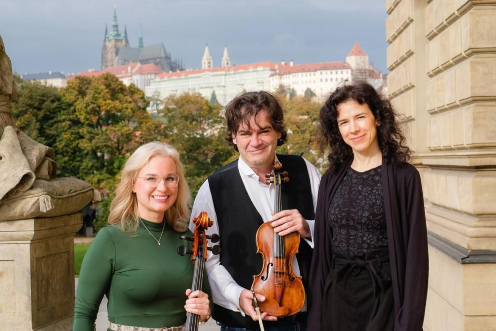 Los miembros del Trío Halir: Barbora K. Sejáková, Jana Podolská y Eduardo García Salas.