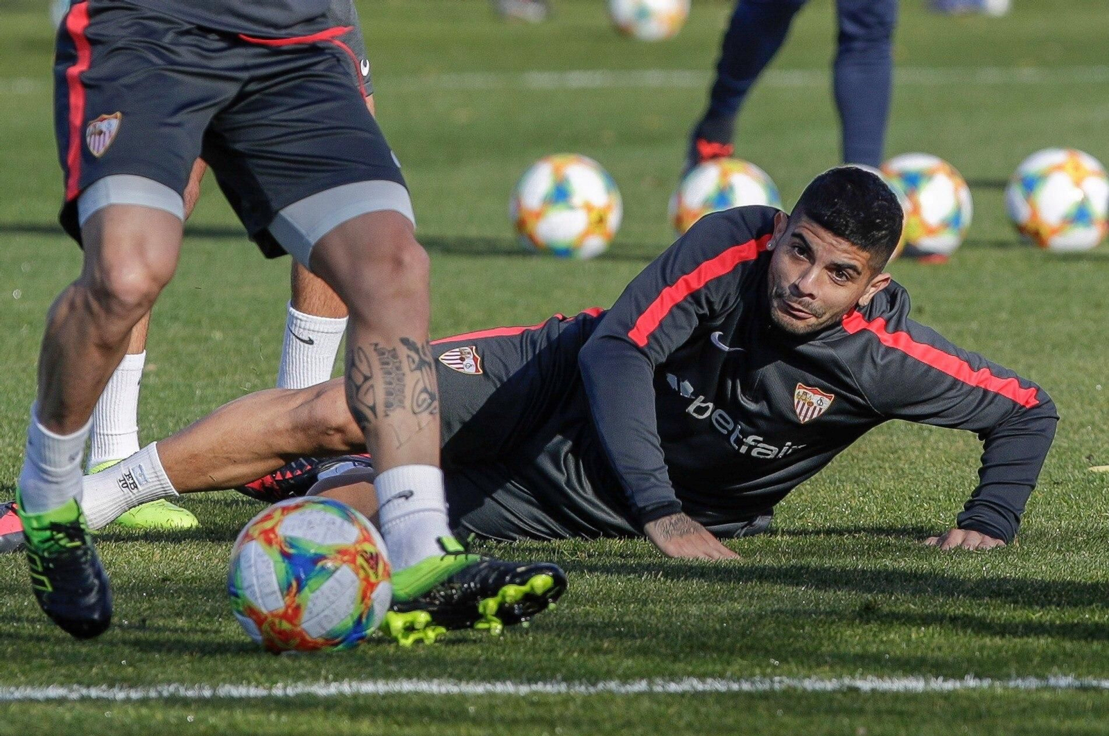 El centrocampista Éver Banega, en un entrenamiento reciente del Sevilla.