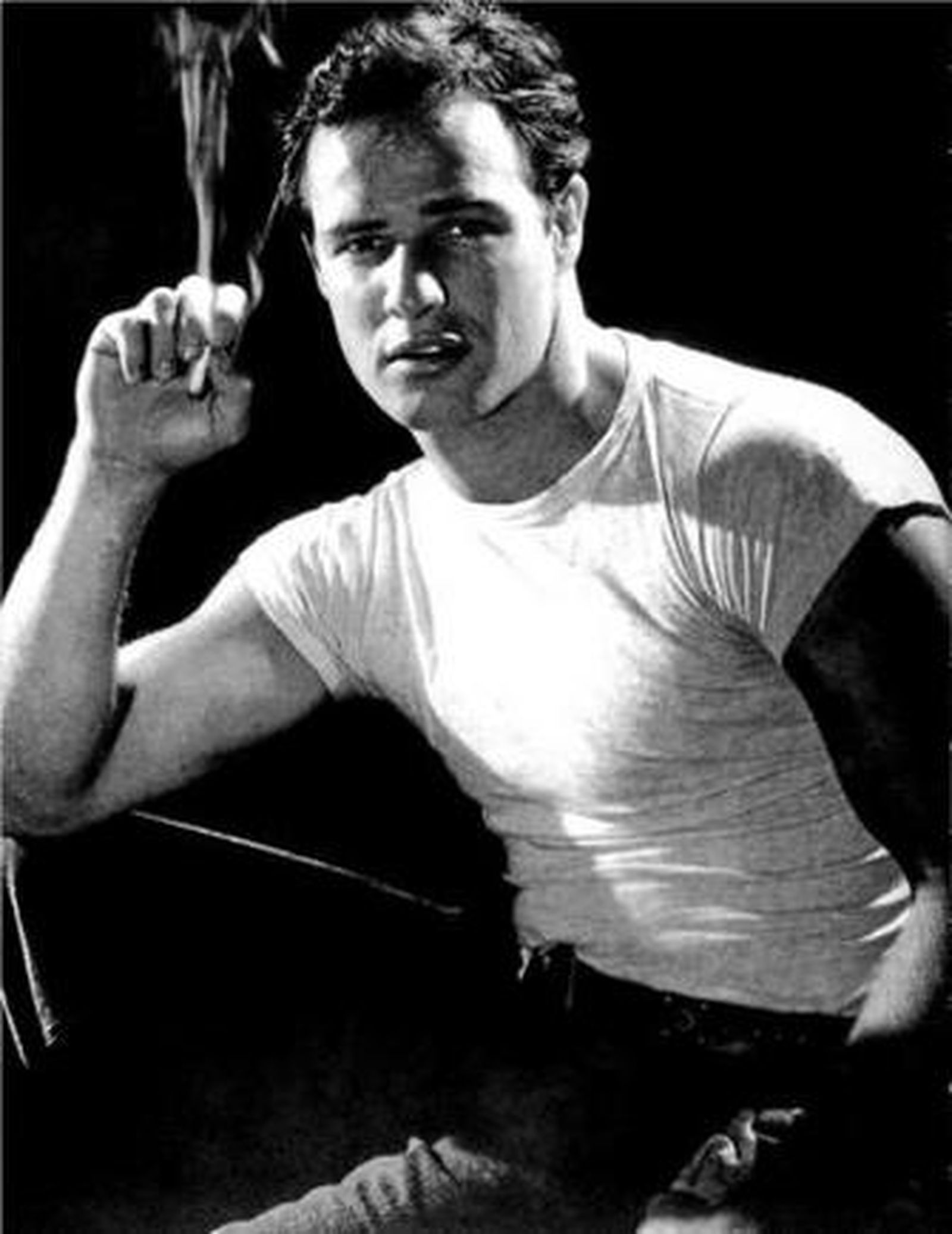 Marlon Brando se convirtió desde muy joven en icono de un Hollywood a la búsqueda de galanes con talento.