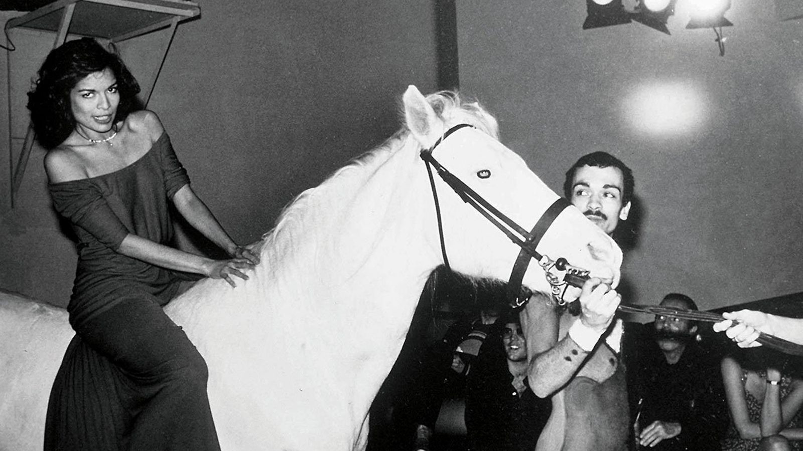Bianca, celebrando su cumpleaños en la discoteca Studio 54 a lomos de un caballo blanco.