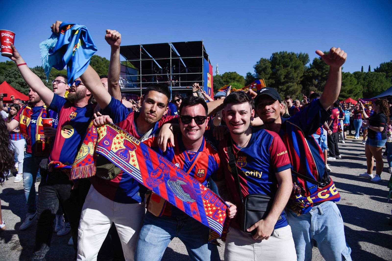 Ambiente en la Fan Zone del Barcelona