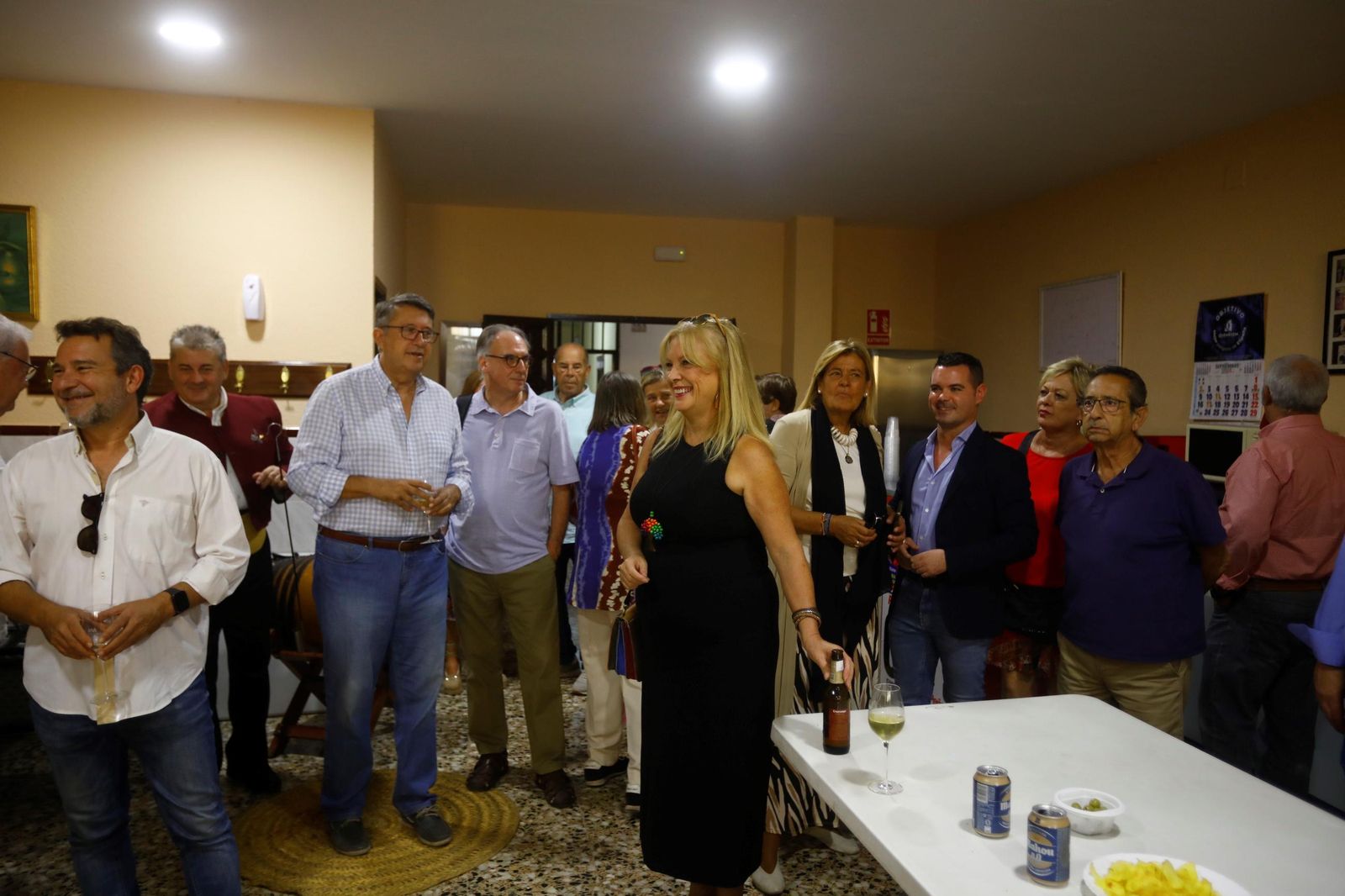 El perol de exconcejales de Córdoba contra la crispación política, en imágenes