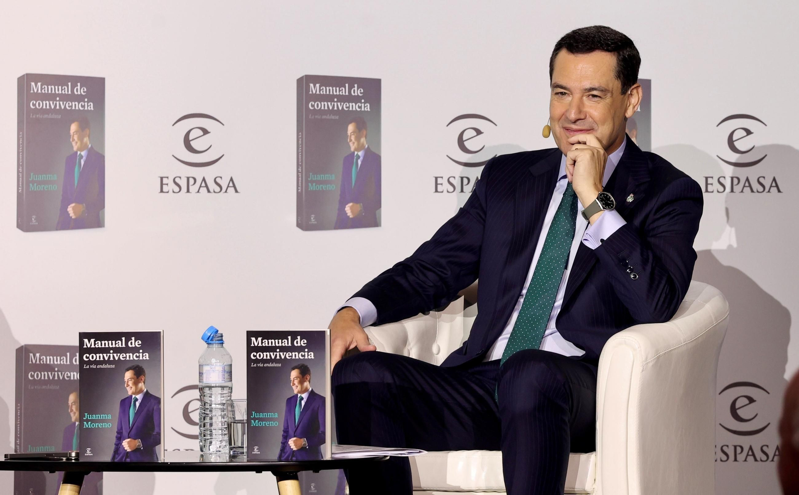 Las fotos de la presentación de libro de Juanma Moreno