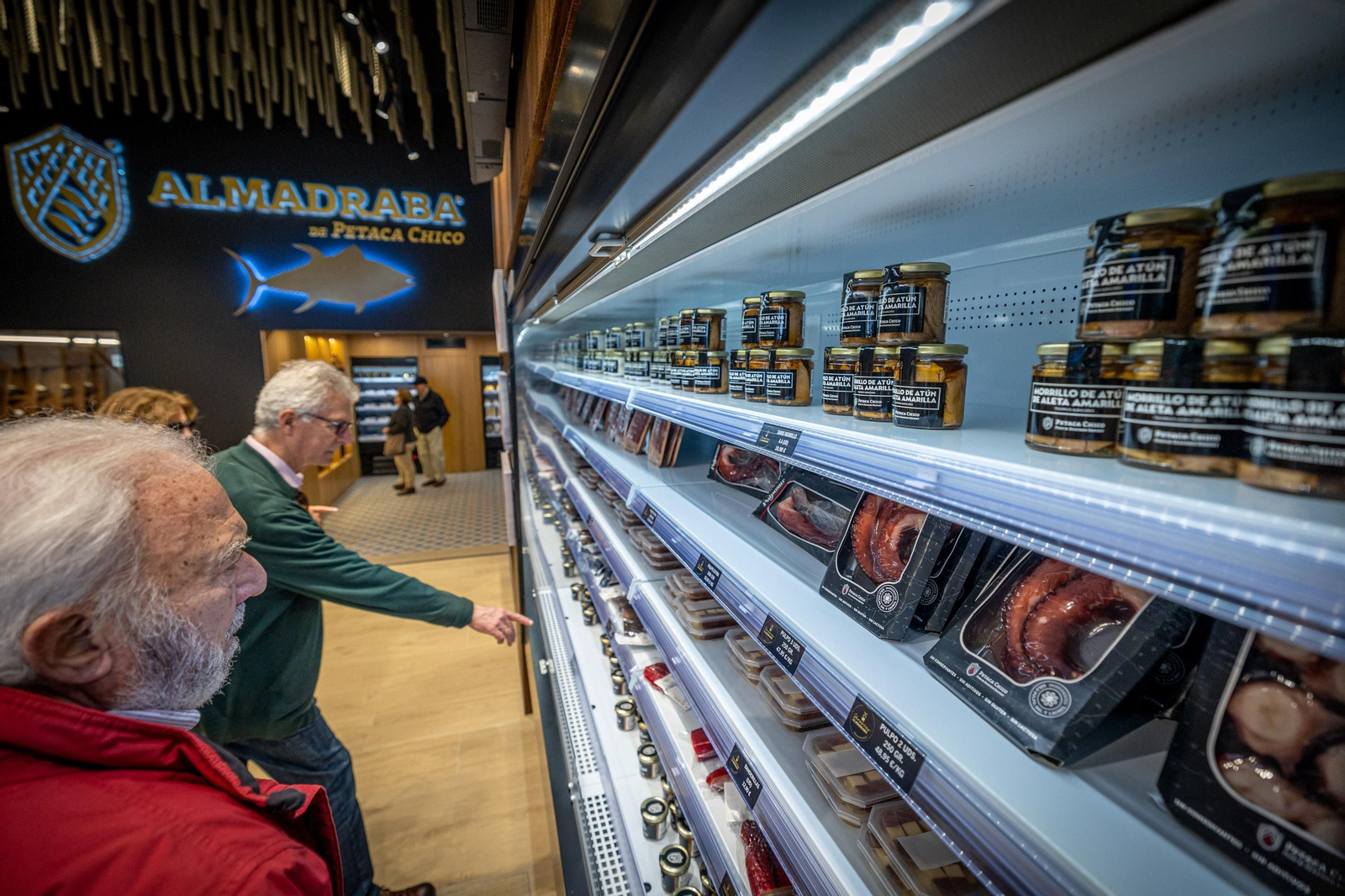 Imágenes de ‘Shopping Almadraba’ la nueva tienda de Petaca Chico en Cádiz