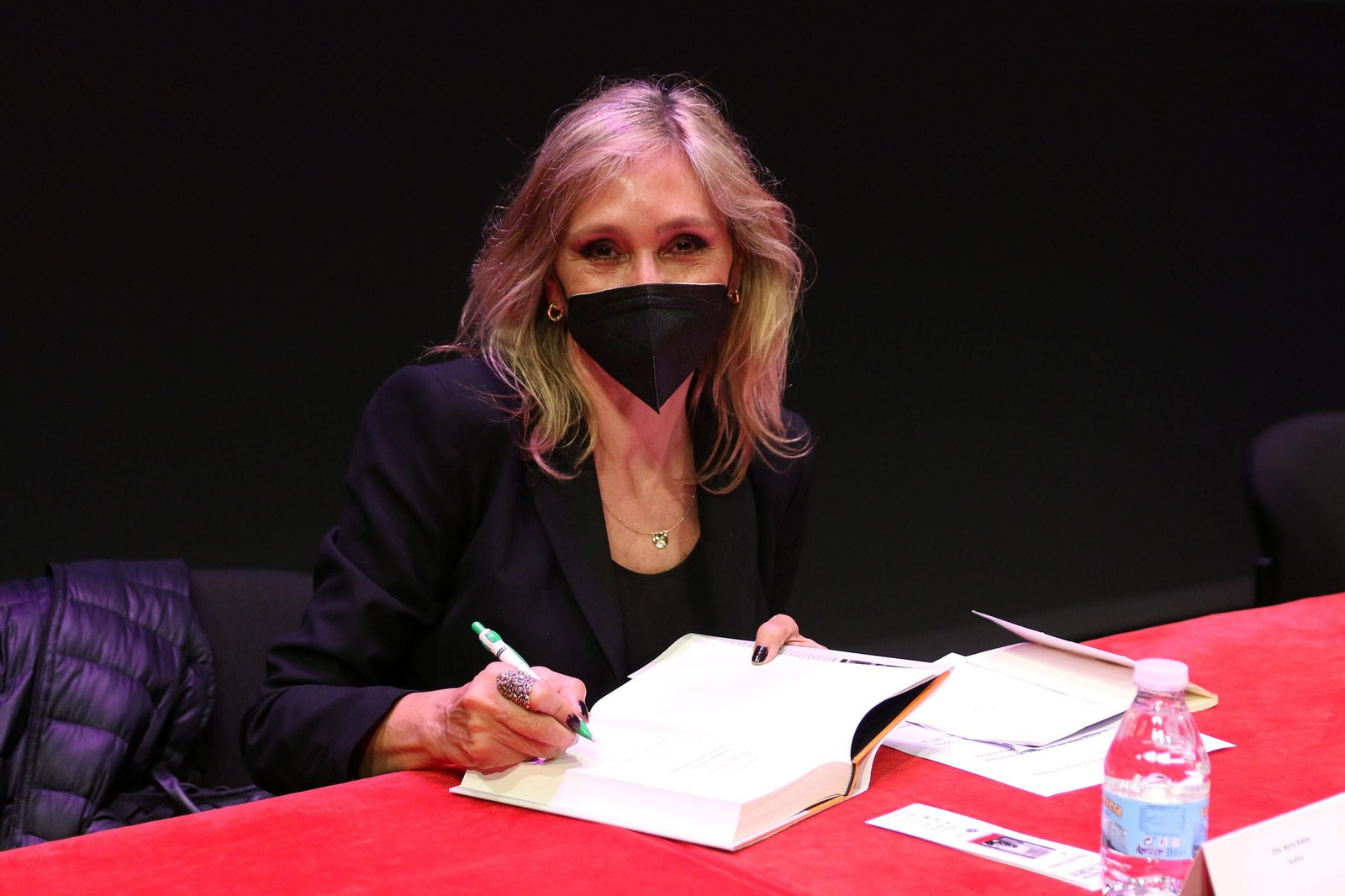 Fotogalería Diario de los Libros, con Marta Robles y su obra 'Pasiones carnales'