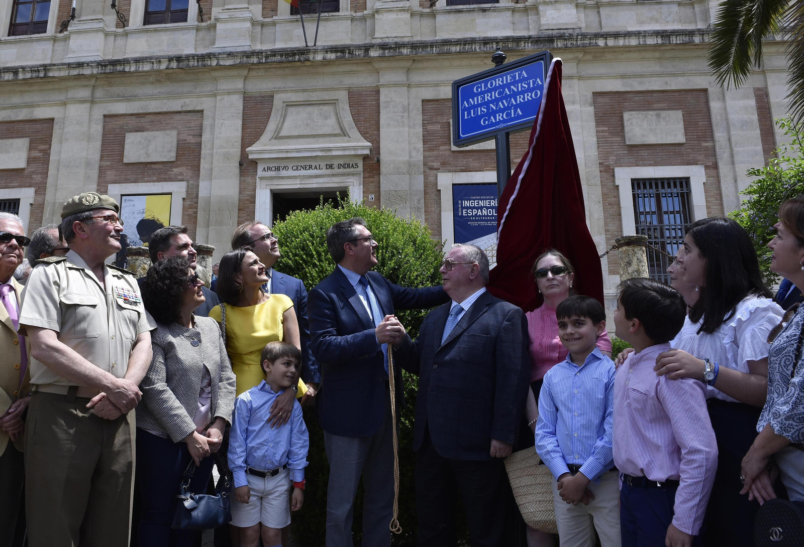 Las imágenes de la inauguración de la glorieta Luis Navarro García