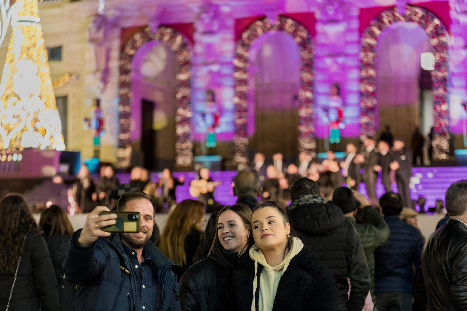 Imágenes de la final del Concurso de Coros de Campanilleros de la peña Chato en San Fernando.