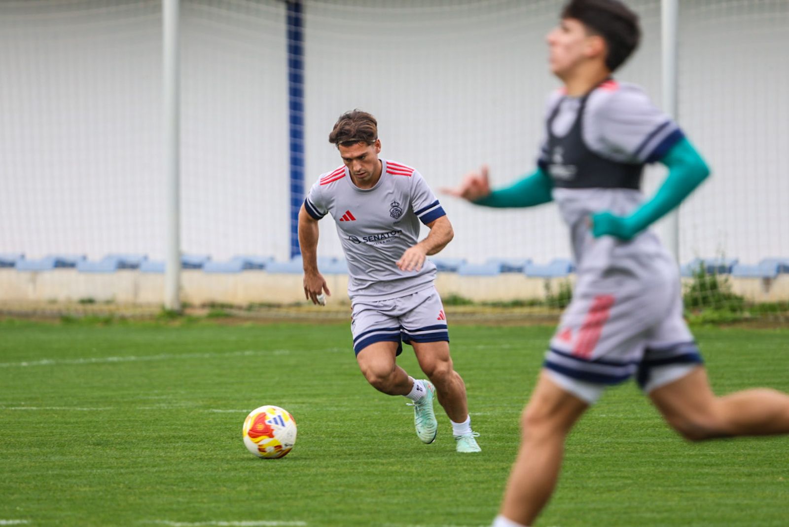 Entrenamiento del Recre con la incorporación de nuevos jugadores, en fotografías
