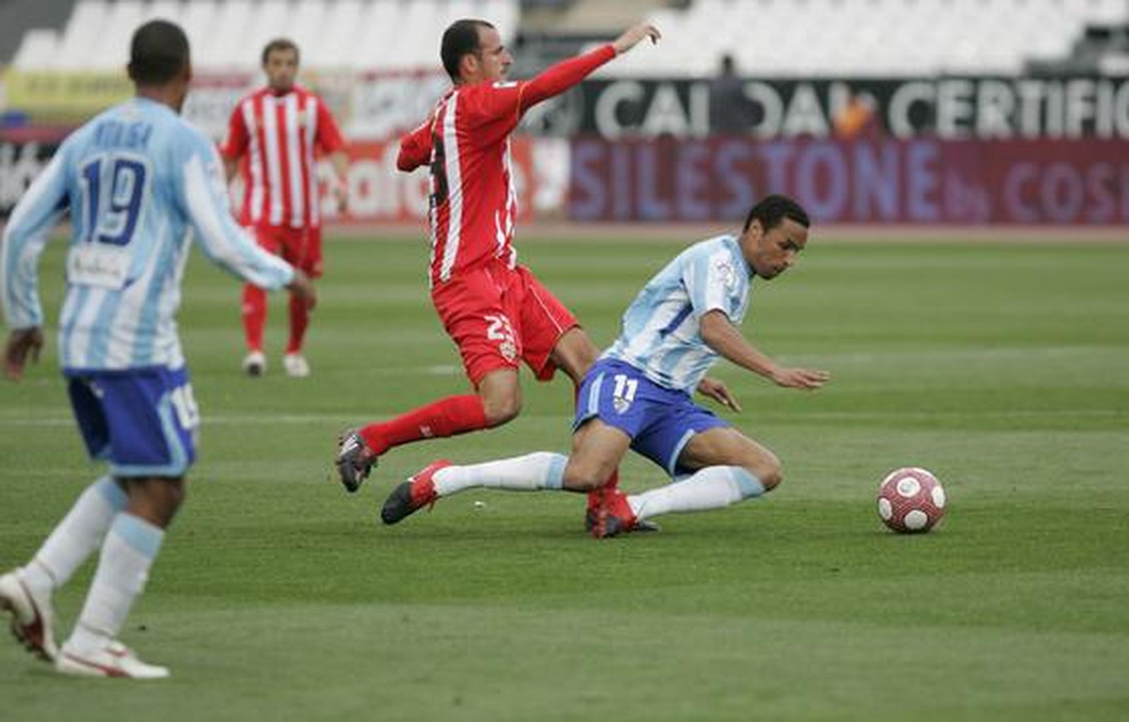 El Almería vence al Málaga en el estadio Mediterráneo. / Javier Alonso