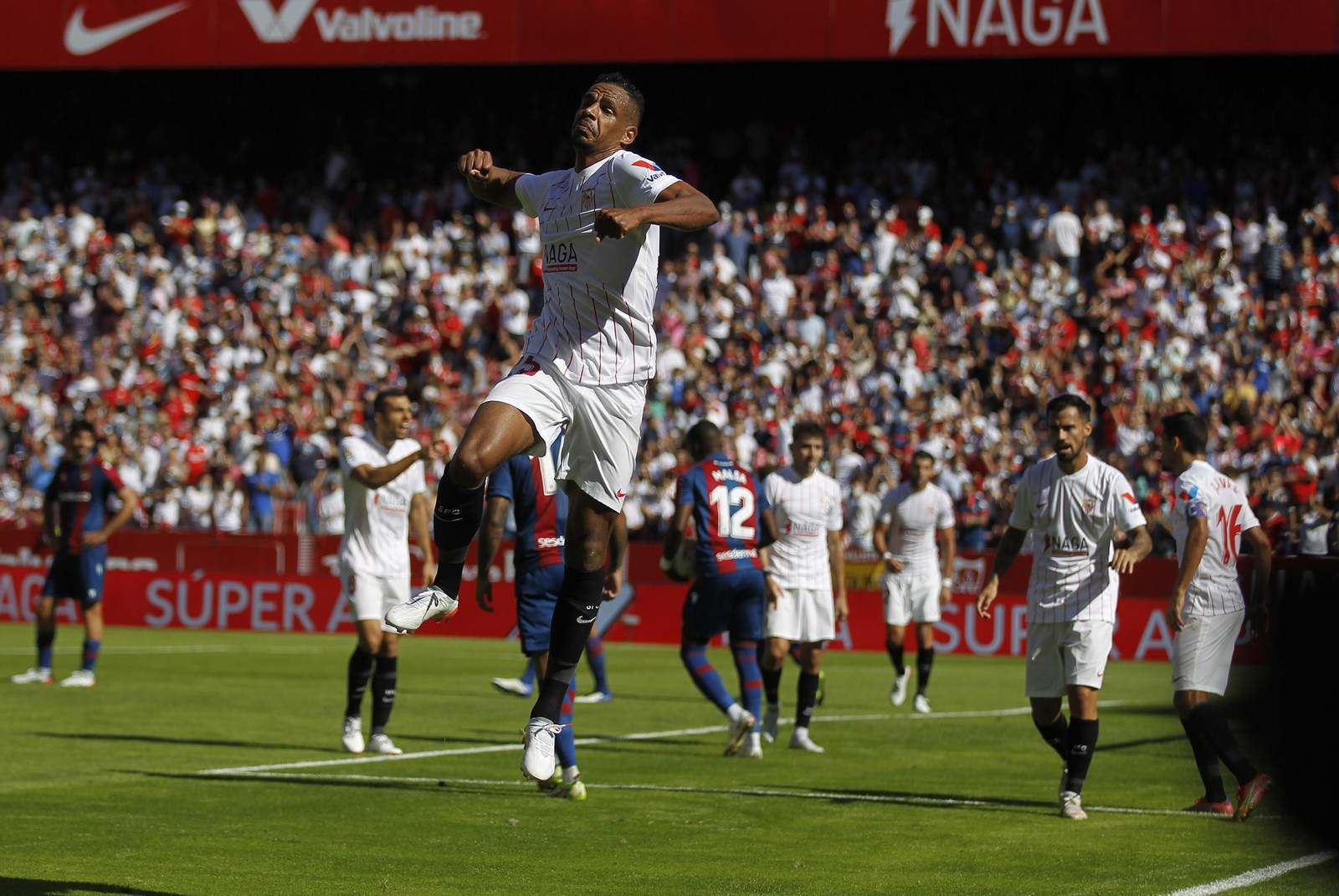 Las imágenes del Sevilla-Levante