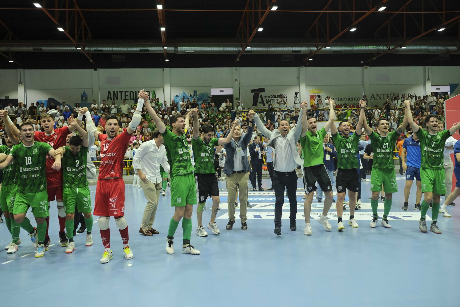 La fiesta del ascenso del BeSoccer UMA Antequera, en imágenes
