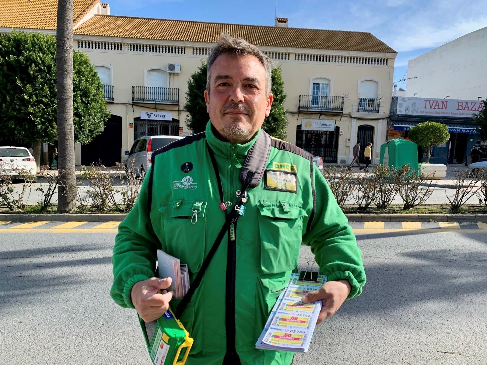 Pablo Mateos, vendedor de la ONCE de Palos de la Frontera que ha vendido ocho cupones agraciados con 20.000 euros cada uno.