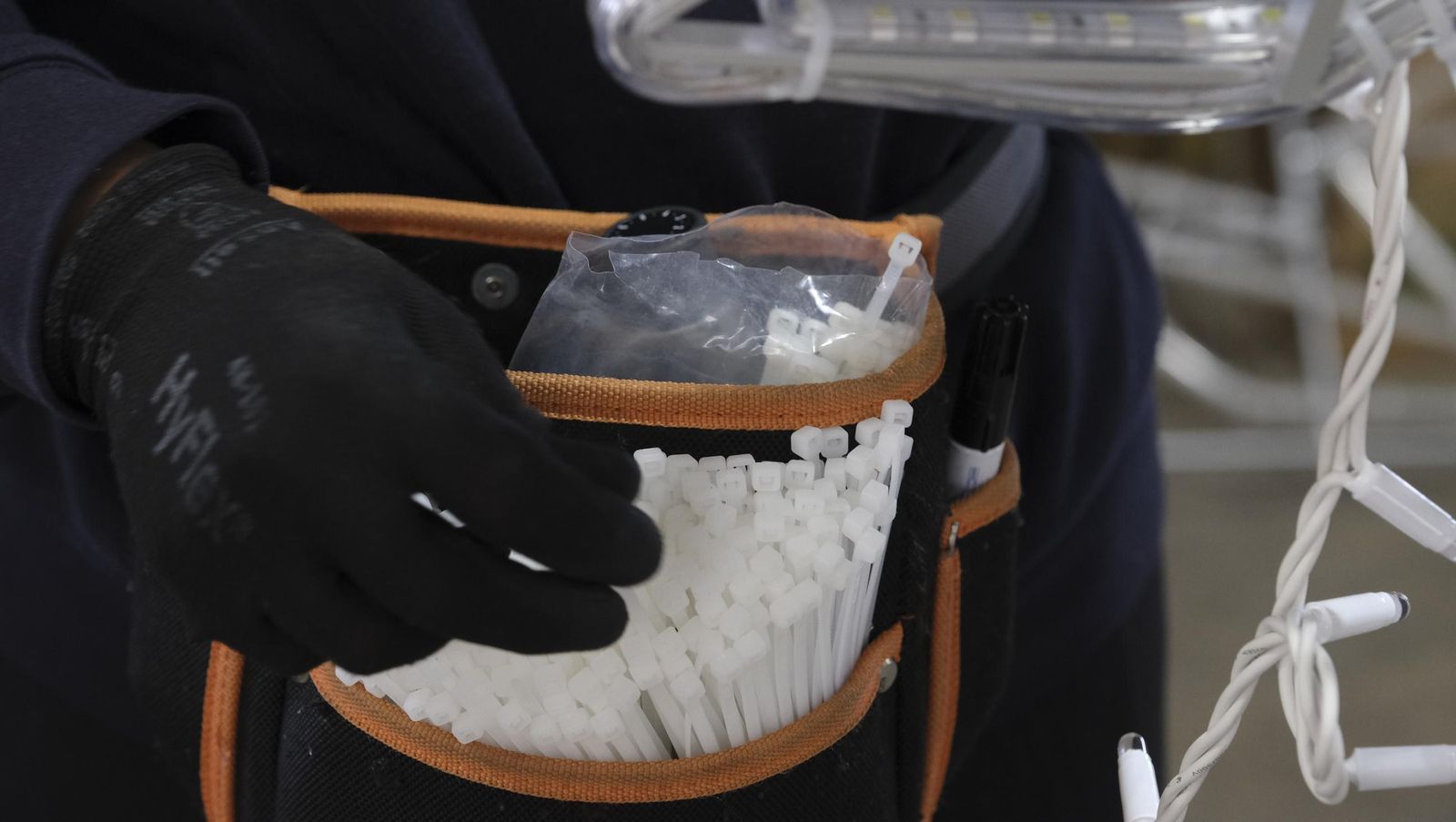 Desde Huécija a todo el mundo, Deconature, alegra la navidad con sus luces, en imágenes