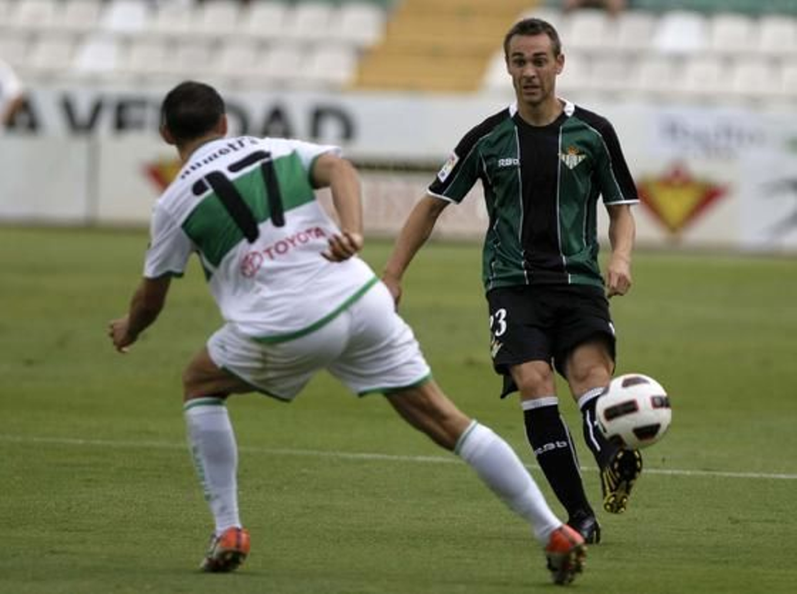 El Betis acumula tres partidos seguidos venciendo tras traerse los tres puntos de Elche. / LOF