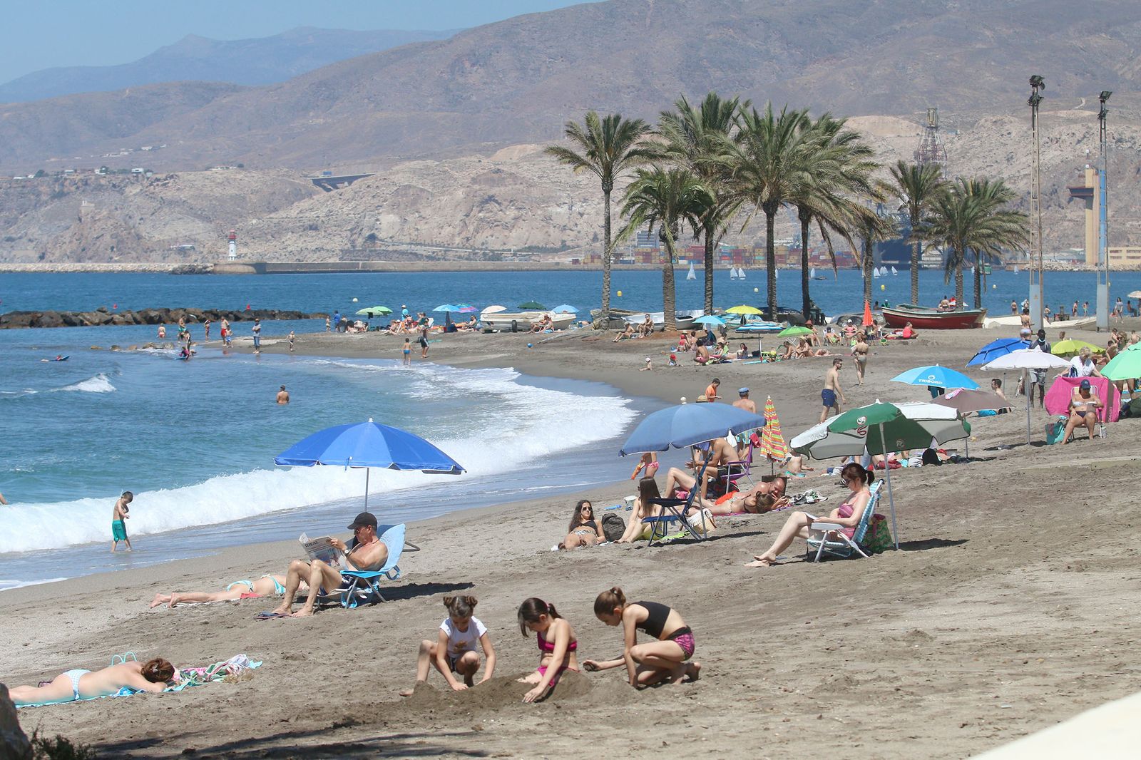 Almería presume de 15 zonas de baño extensas y de calidad