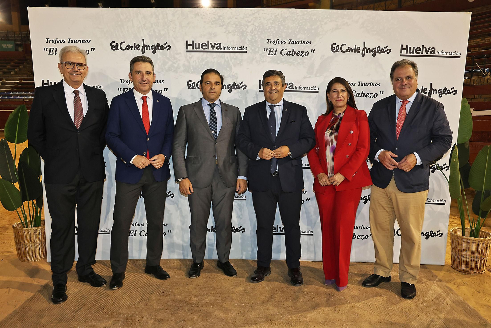 Imágenes del ambiente en la entrega de la XXXII edición de los premios taurinos "El Cabezo"