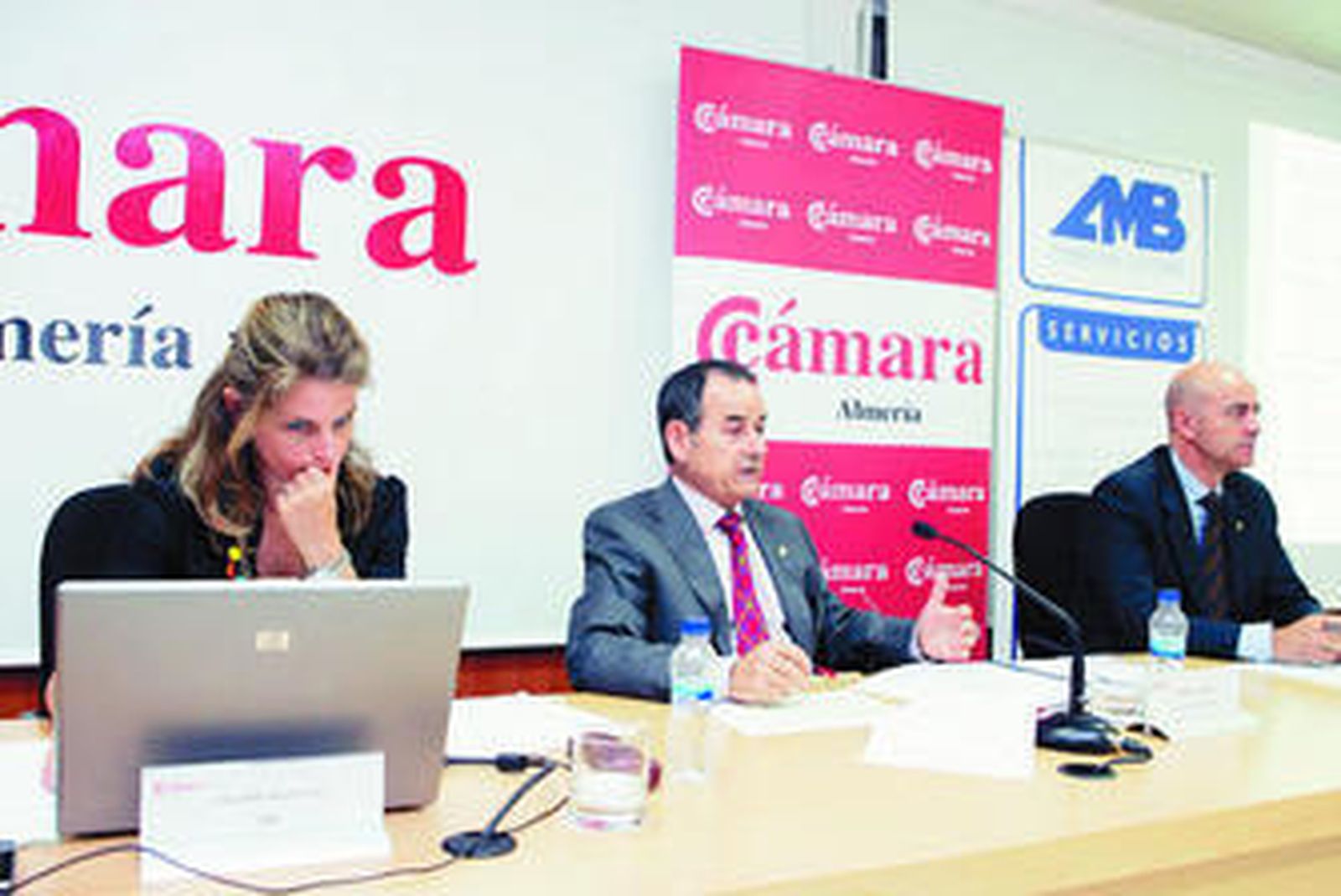 Encarni Montero y Antonio Alonso (AMB), con Diego Martínez Cano.