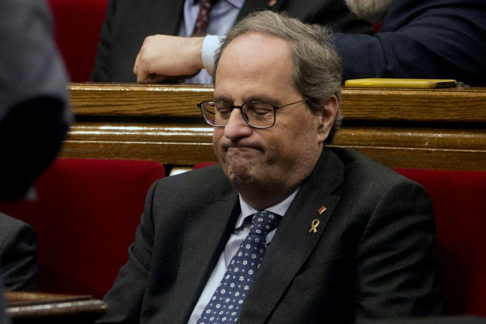 Quim Torra, sentado en su escaño en el Parlamento catalán.