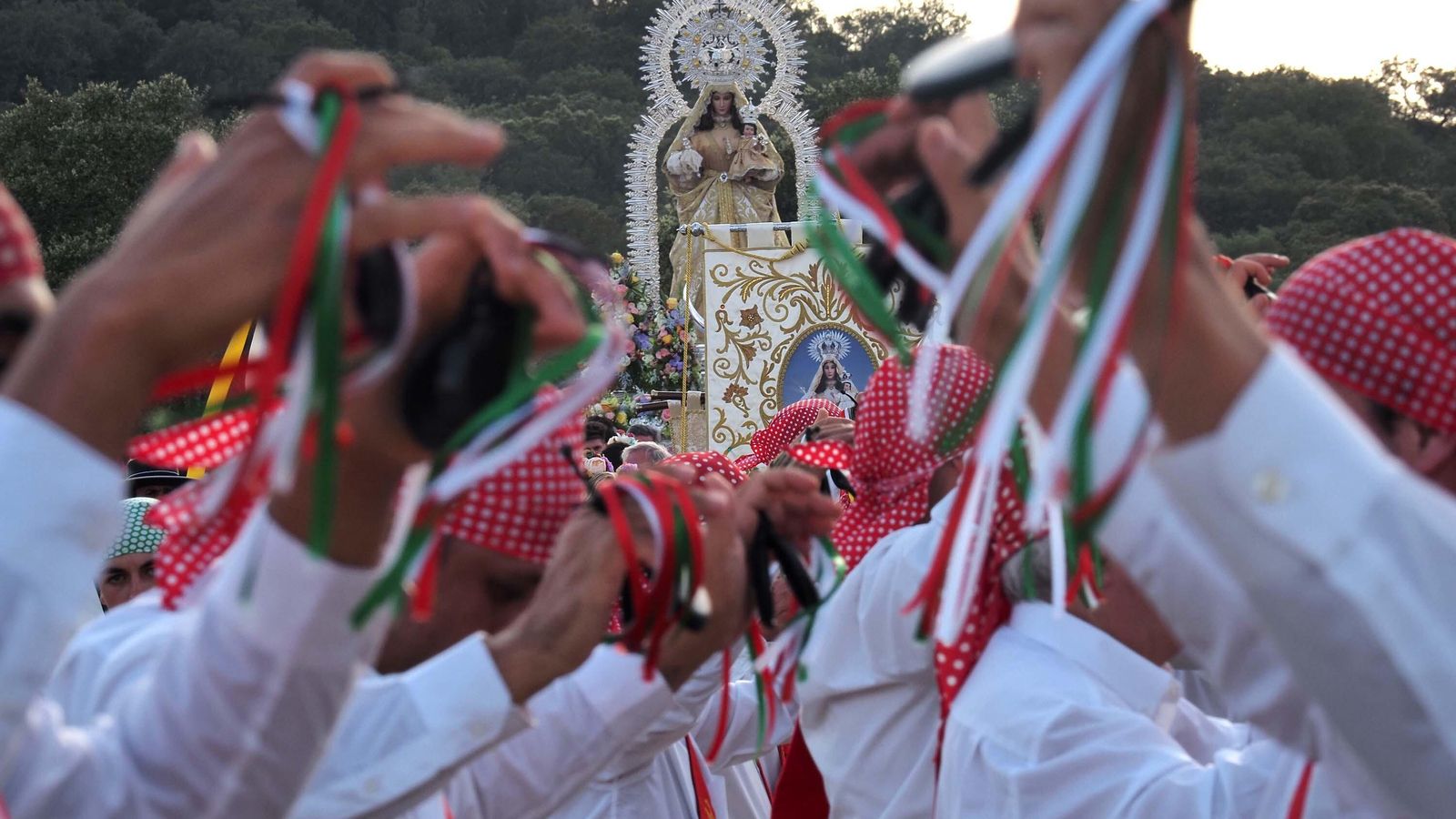 Los municipios de El Almendro y Villanueva de los Castillejos disfrutarán de su romería hasta el miércoles Los municipios de El Almendro y Villanueva de los Castillejos disfrutarán de su romería hasta el miércoles