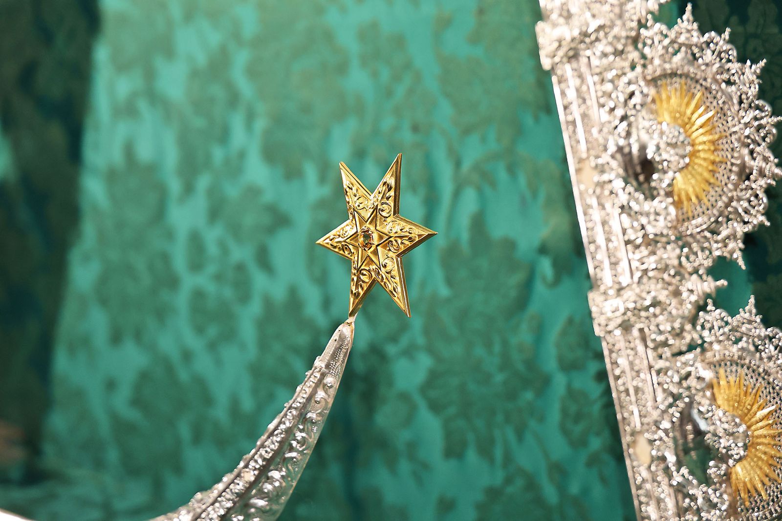 Sabatina y Bendición de nuevos atributos para la Virgen del Rocío