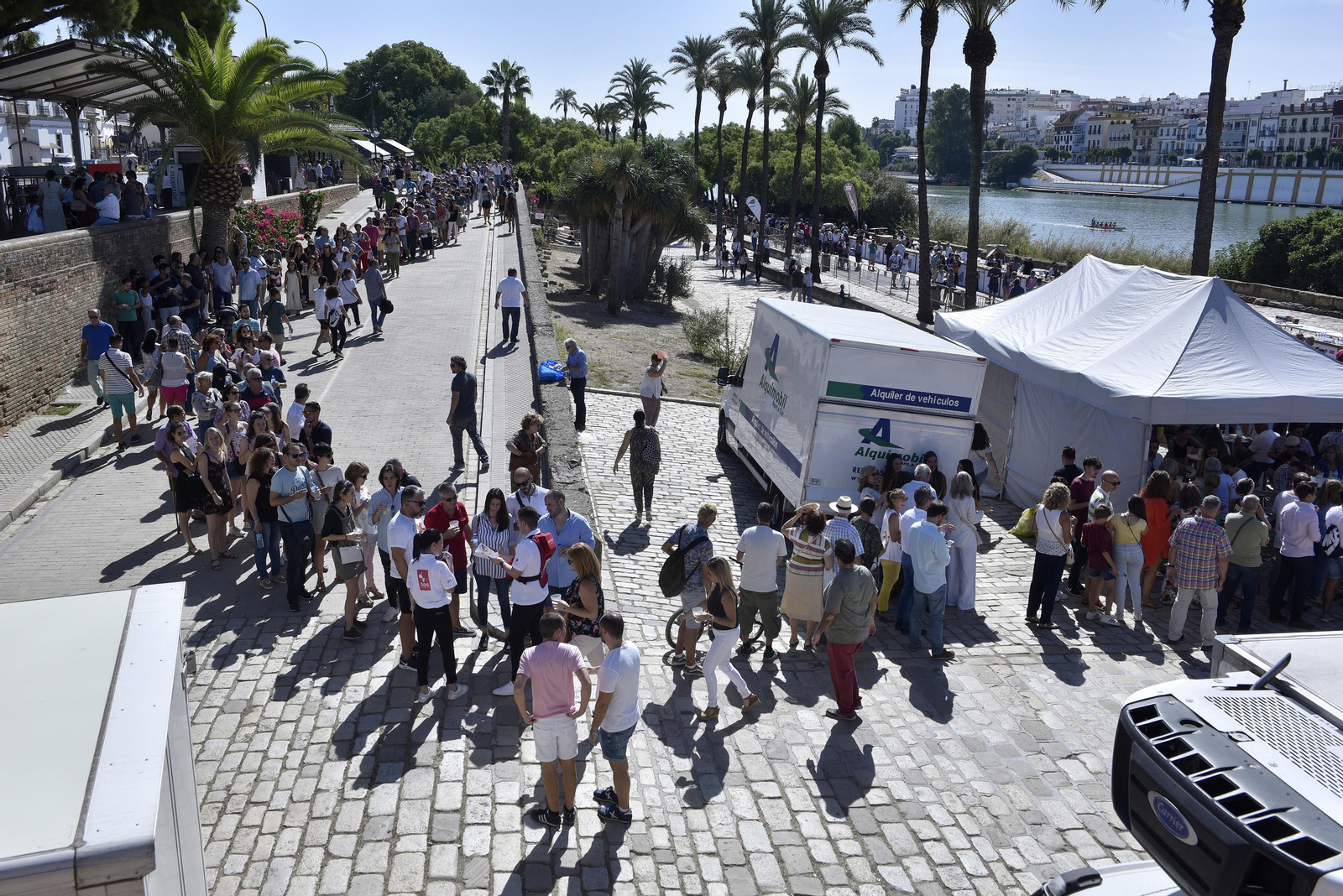 La barra de tapas más larga del mundo, en Sevilla