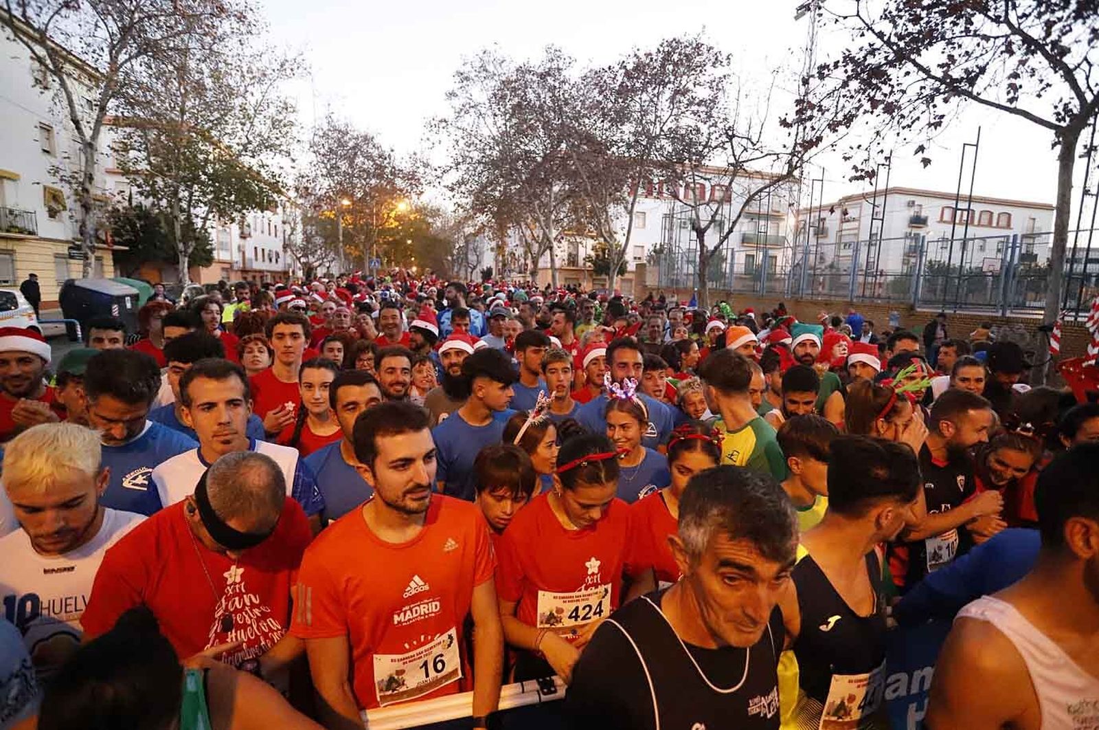 Imágenes de la carrera de San Silvestre en Huelva