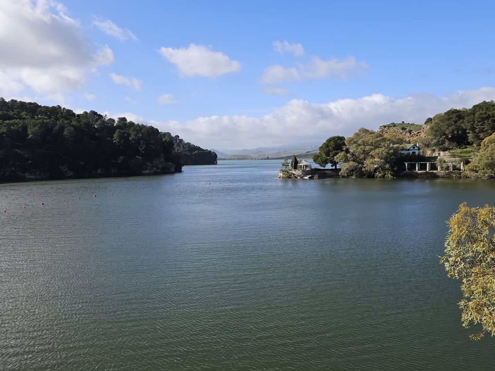 El desembalse del Guadalhorce, en Málaga, en imágenes