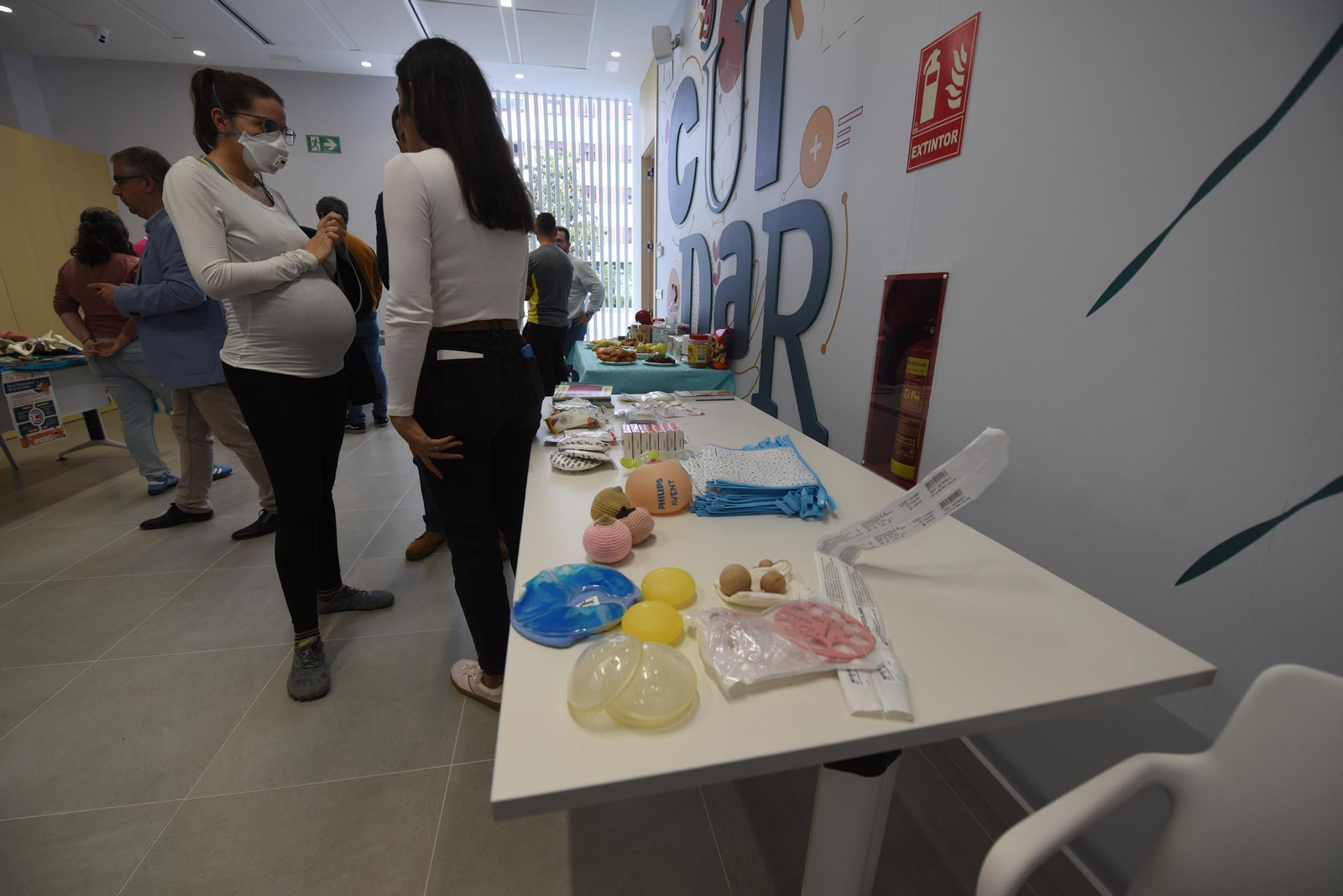 Córdoba celebra el Día de la Matrona con una sesión de 'belly painting'