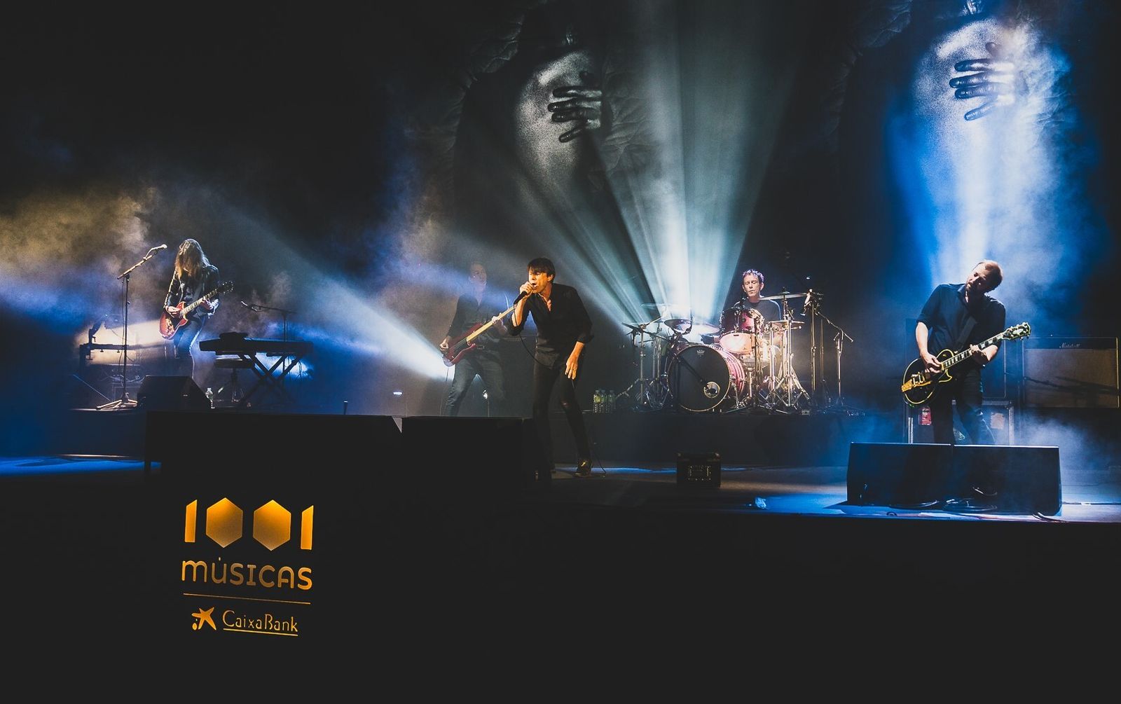 Suede pone en pie el Teatro del Generalife.