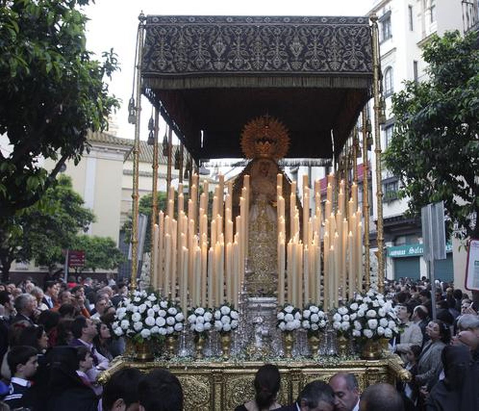 San Isidoro pone sus pasos en la calle

Foto: Jose Angel Garcia