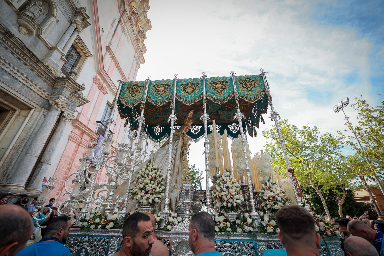 Imágenes de la salida del Prendimiento en la Semana Santa de Cádiz 2025