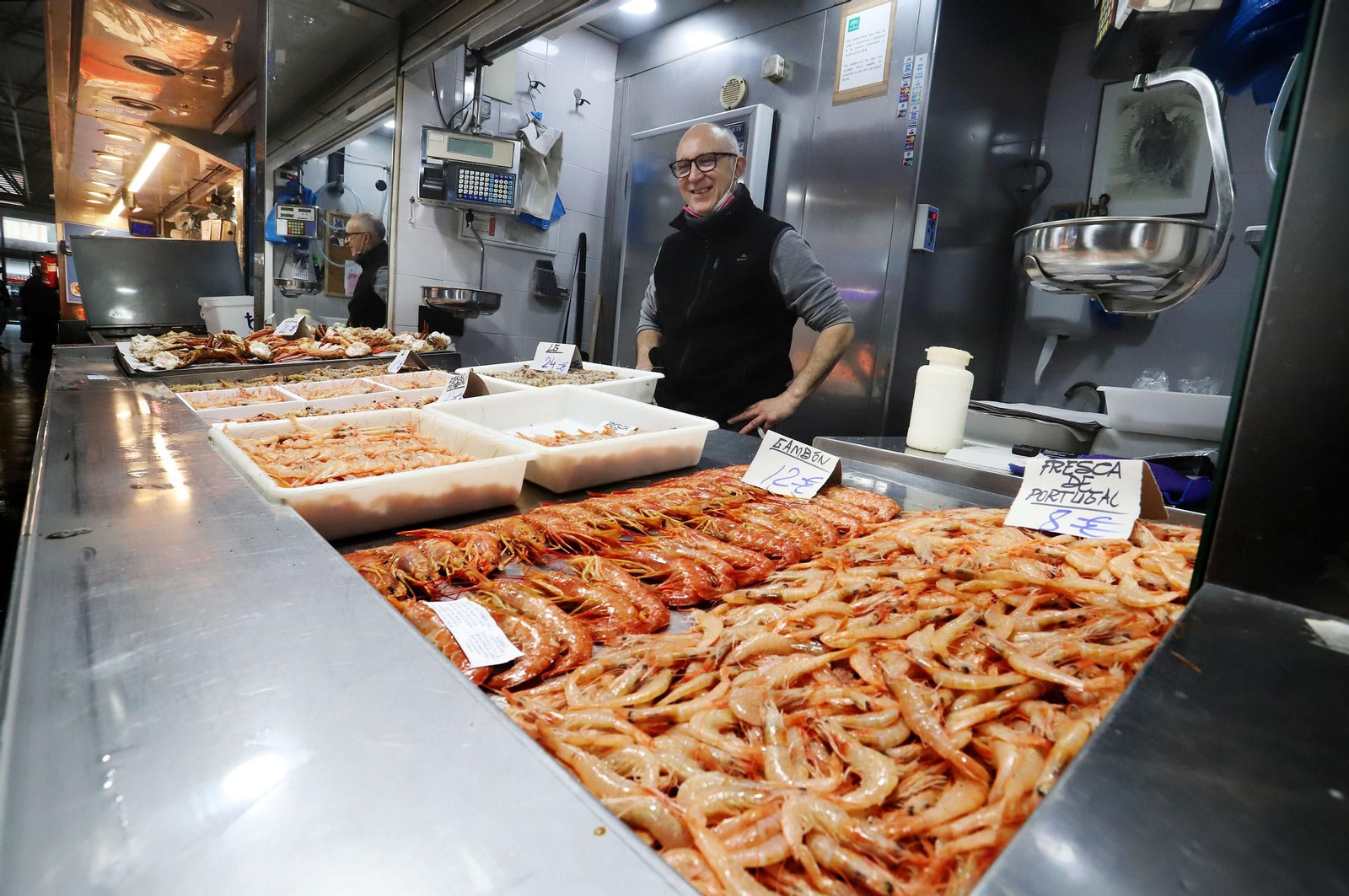 Imágenes del ambiente en el Mercado del Carmen en plena huelga de transportistas